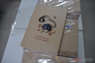 同窗情誼永存心間 成都藝站紀念冊打造專屬工藝美術品